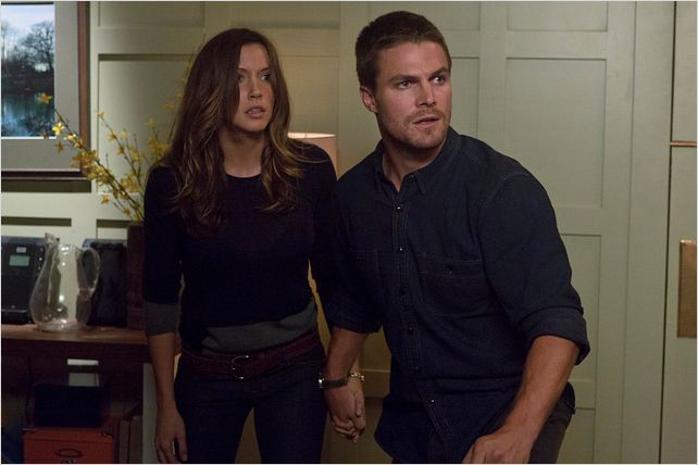 Arrow : photo Katie Cassidy, Stephen Amell