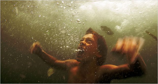 The Impossible : photo Tom Holland (II)