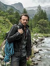 Affiche de Alex Hugo, la mort et la belle vie, film à voir en streaming sur Pygargue