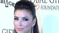 image de Eva Longoria donne un soirée caritative