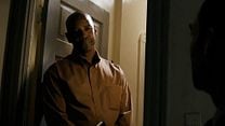 image de The Equalizer - EXTRAIT VOST "Vous ne voulez pas me laisser votre carte, officier ?"