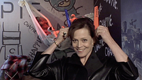 Chappie : Sigourney Weaver, Neill Blomkamp et Hugh Jackman nous parlent du robot