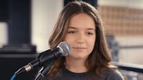 image de Erza Muqoli : le concert privé au cinéma Bande-annonce VF