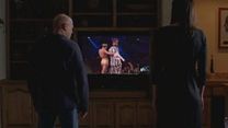 image de Parodie breakingBad/Miley Cyrus : Hank et Marie regardent The VMA