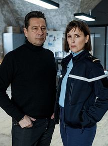 Affiche de Noir comme neige : Morts au sommet, film à voir en streaming sur Pygargue