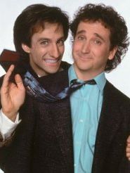 poster de la série Larry et Balki Saison 8