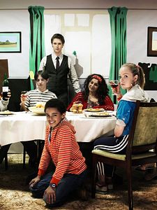 poster de la série Beautiful People (UK) Saison 1