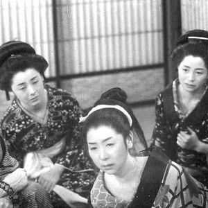 Photo Cinq femmes autour d'Utamaro