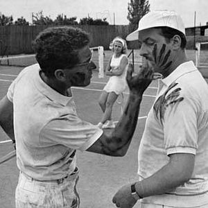 Jaloux comme un tigre : Photo Darry Cowl, Michel Serrault