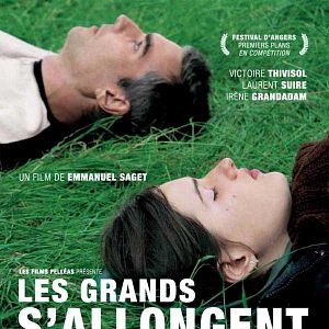 Photo Les Grands s'allongent par terre