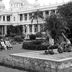 Photo Asana Travelogue