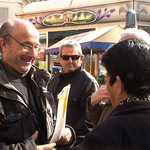 Photo Mains Brunes sur la ville
