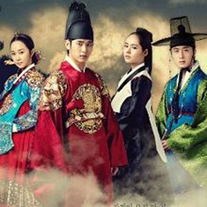 Photo The Moon That Embraces the Sun