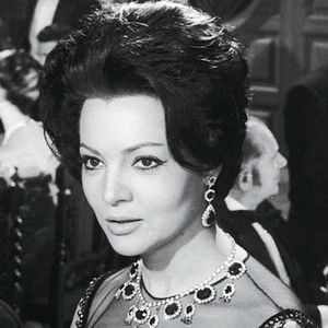 Photo Une dame aux camélias