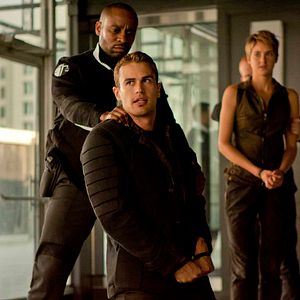 Photo Theo James