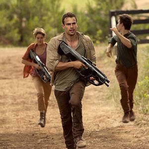 Photo Theo James