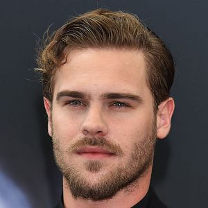 Photo Grey Damon