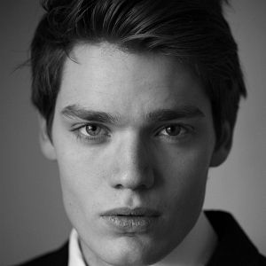 Photo Dominic Sherwood
