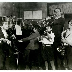 Photo The Family Whistle