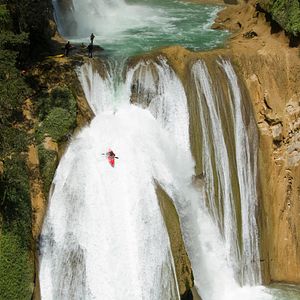 Photo Chasing Niagara