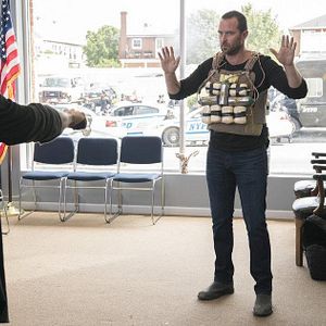 Photo Sullivan Stapleton