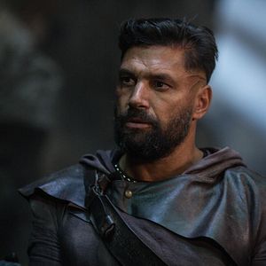 Photo Manu Bennett