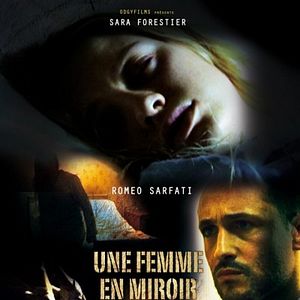 Photo Une femme en miroir