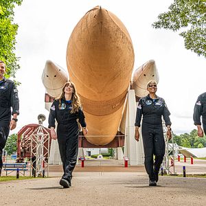 Photo Compte à Rebours : Quatre Touristes dans l’Espace