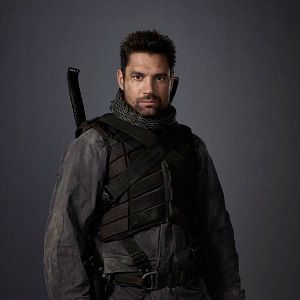 Photo Manu Bennett