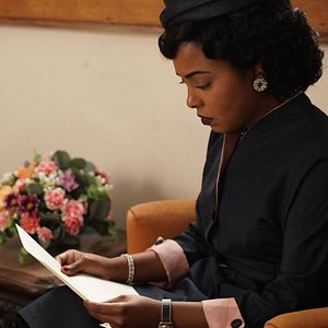 Photo Adrienne Warren