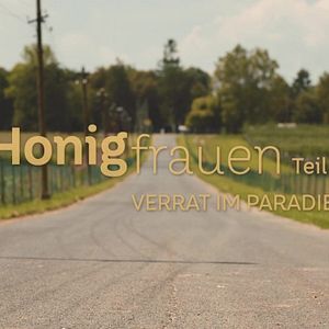 Photo Honigfrauen : Le lac des soupçons