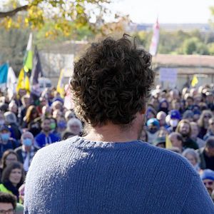 Photo De l'eau jaillit le feu