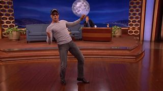 image de JCVD refait la danse de Kickboxer !