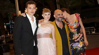 image de Cannes 2015 : Gaspar Noé inonde le tapis rouge de son "Love"