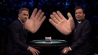 image de Ryan Reynolds et Jimmy Fallon se collent des baffes