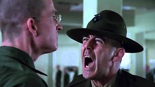 image de Les mecs qui ne peuvent pas parler sans gueuler