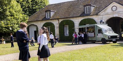 poster de la série Adrien