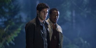 poster de la série Un pied dans la tombe