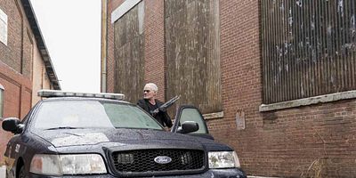 poster de la série Murdoc + Handcuffs