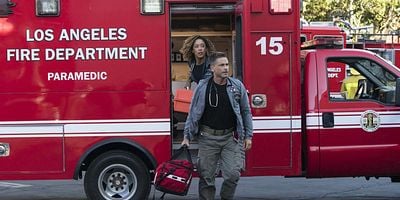 poster de la série Comme un bateau dans la nuit