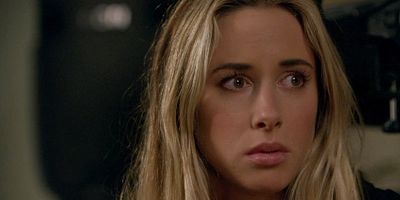 poster de la série Les dessous d'excellence