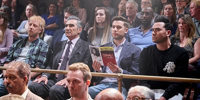 poster de la série La vie est un cabaret