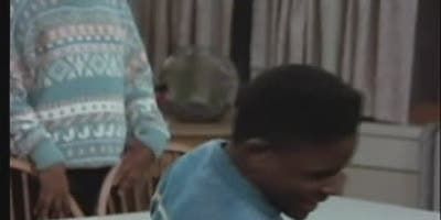 poster de la série Laura se dévoue