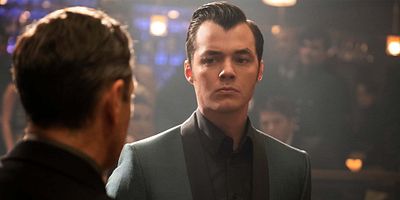 poster de la série Lourde est la couronne