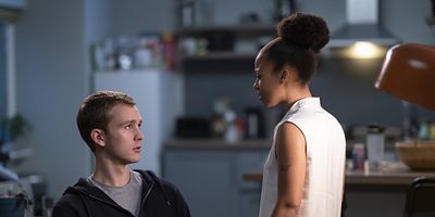 poster de la série Quatre enterrements et un mariage ?