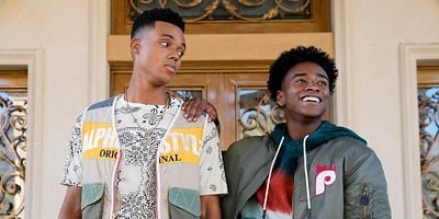 poster de la série Tray dans la place