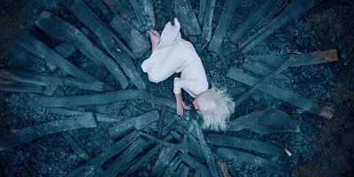 poster de la série Les corps des magiciennes sont toujours imparfaits