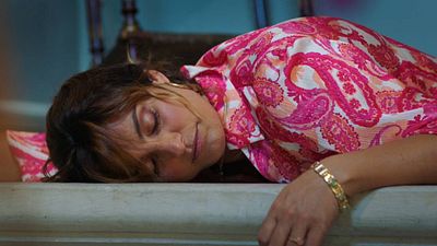 image de la news Nouveau Jour : qui a poussé Émilia (Laëtitia Milot) dans les escaliers ?