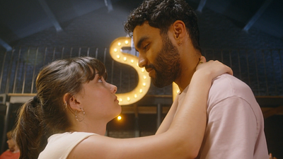 image de la news Tout pour la lumière : "C'était hyper impressionnant" ... Abdellah Boujalal se confie sur les scènes romantiques entre Mohamed et Baya