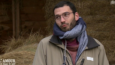 image de la news L'amour est dans le pré : pelle, couteau et blagues douteuses, Romain effraie Anaïs (et les internautes)